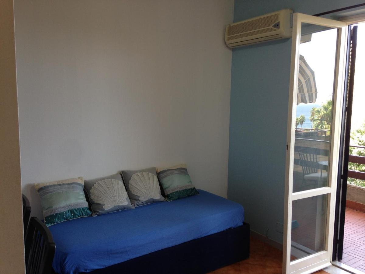 Best Sea View Faraglioni Acitrezza At La Rosa Del Mediterraneo Apartment Aci Castello Exterior photo